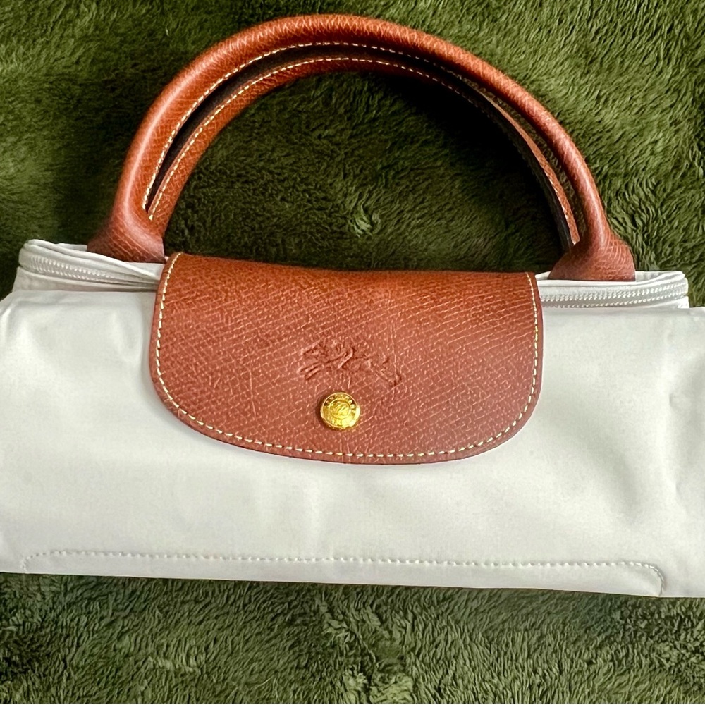 New  large Longchamp tote gifted  23 inches across top 14 inches deep